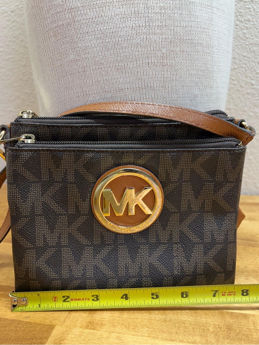 Michael Kors Fulton MK Logo Crossbody Swing Pack Brown - Picture 8 of 9